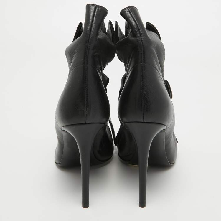 Pre Owned Marco de vincenzo Black Leather and Patent Cap Toe Triple Bow Pumps Size 39