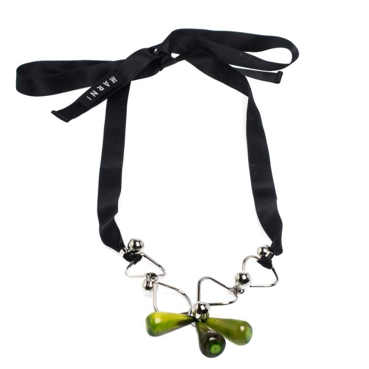مملوكة مسبقًا Marni Green Teardrop Beads Silver Tone Black Ribbon Self-Tie Necklace