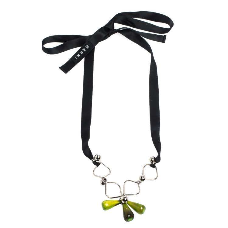 مملوكة مسبقًا Marni Green Teardrop Beads Silver Tone Black Ribbon Self-Tie Necklace
