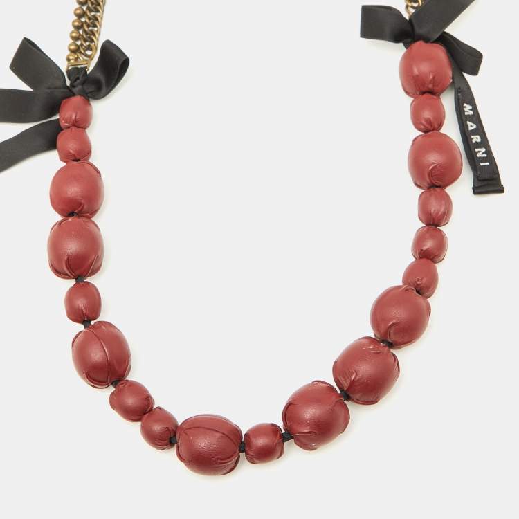 مملوكة مسبقًا Marni Burgundy Leather & Aged Gold Tone Chain Statement Necklace