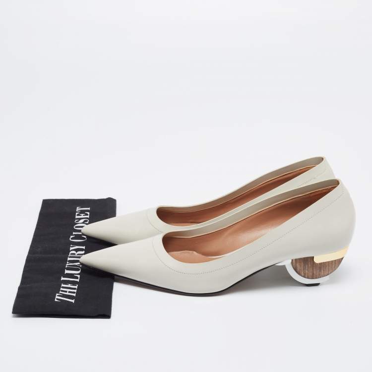 مملوكة مسبقًا Marni Light Grey Leather Pointed-Toe Pumps Size 40