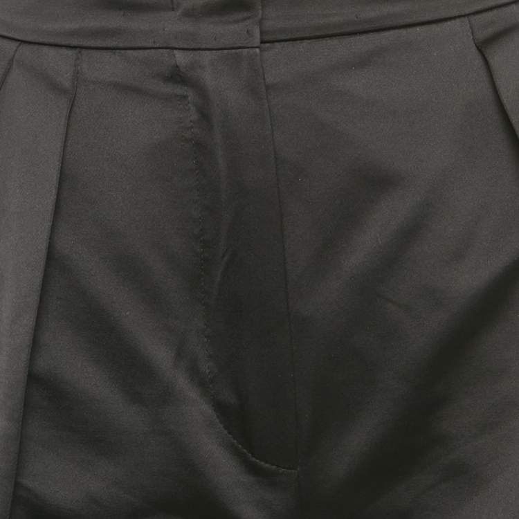 مملوكة مسبقًا Max Mara Black Satin Shorts S