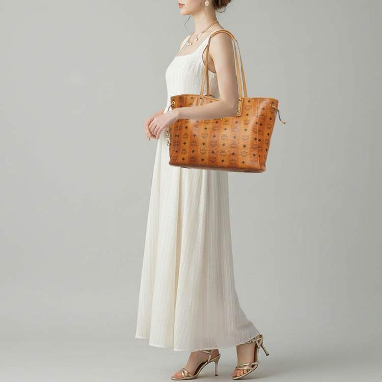 مملوكة مسبقًا MCM Liz Reversible Tan Visetos Coated Canvas and Fabric Tote