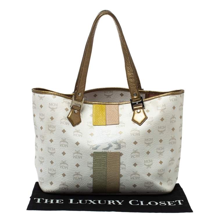 مملوكة مسبقًا MCM White Visetos Coated Canvas and Leather Medium Princess Lion Shopper Tote
