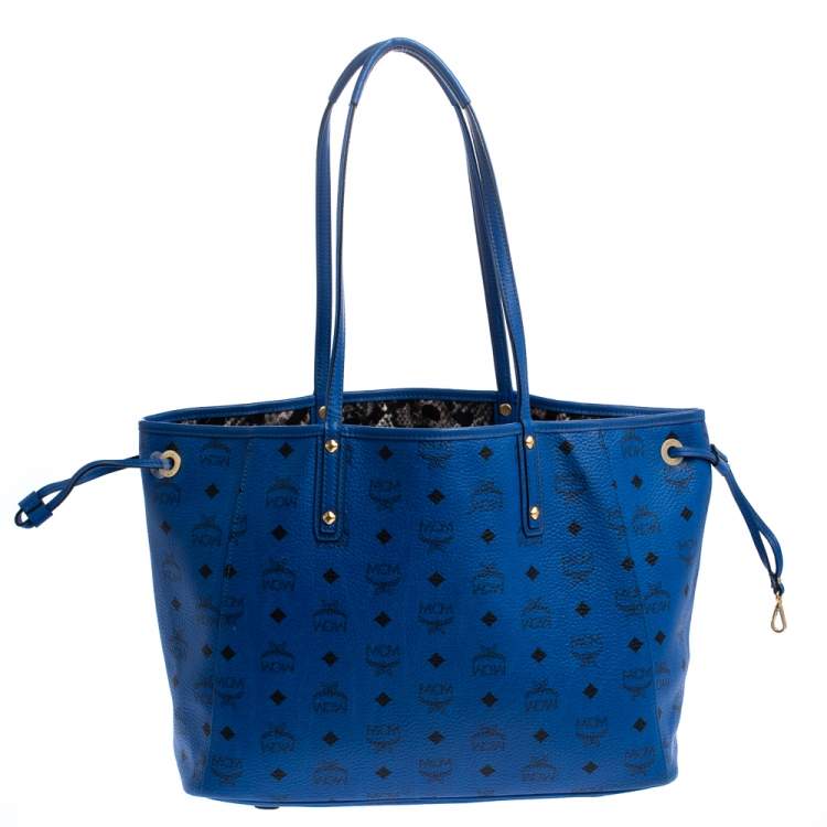 مملوكة مسبقًا MCM Blue Visetos Leather Project Reversible Shopper Tote