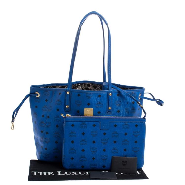 مملوكة مسبقًا MCM Blue Visetos Leather Project Reversible Shopper Tote