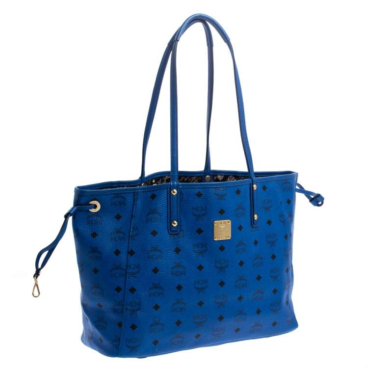 مملوكة مسبقًا MCM Blue Visetos Leather Project Reversible Shopper Tote