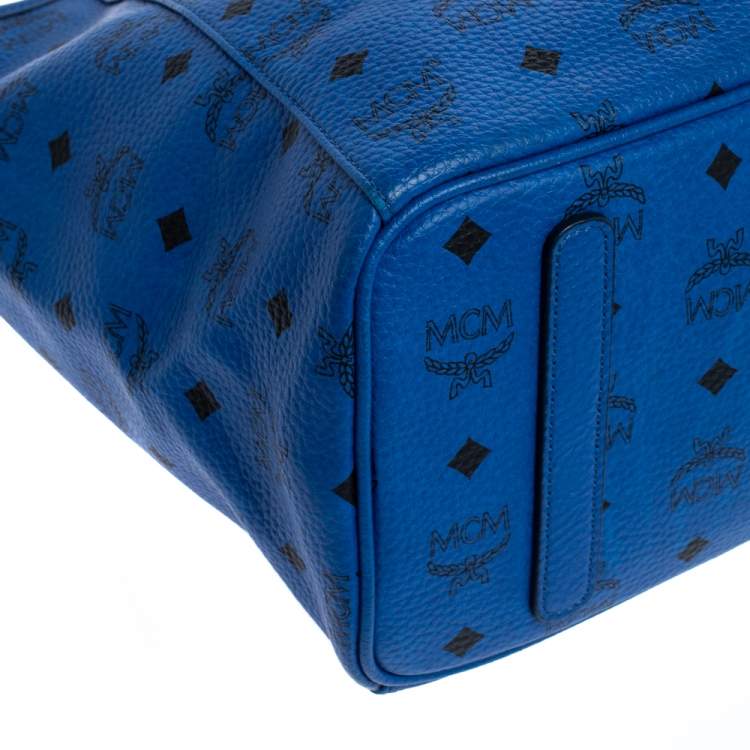 مملوكة مسبقًا MCM Blue Visetos Leather Project Reversible Shopper Tote