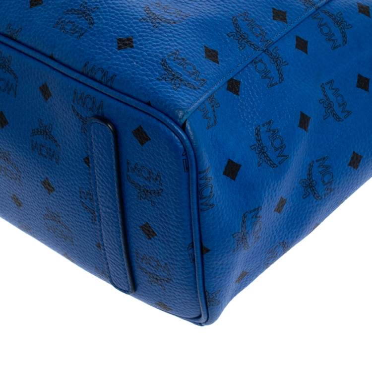 مملوكة مسبقًا MCM Blue Visetos Leather Project Reversible Shopper Tote