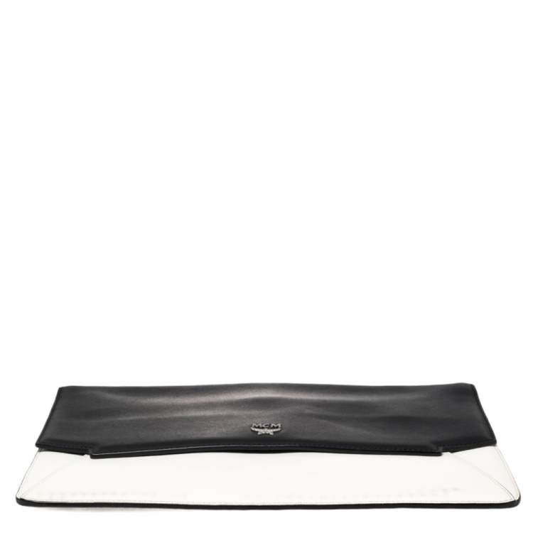مملوكة مسبقًا MCM Black/White Leather Envelope Clutch