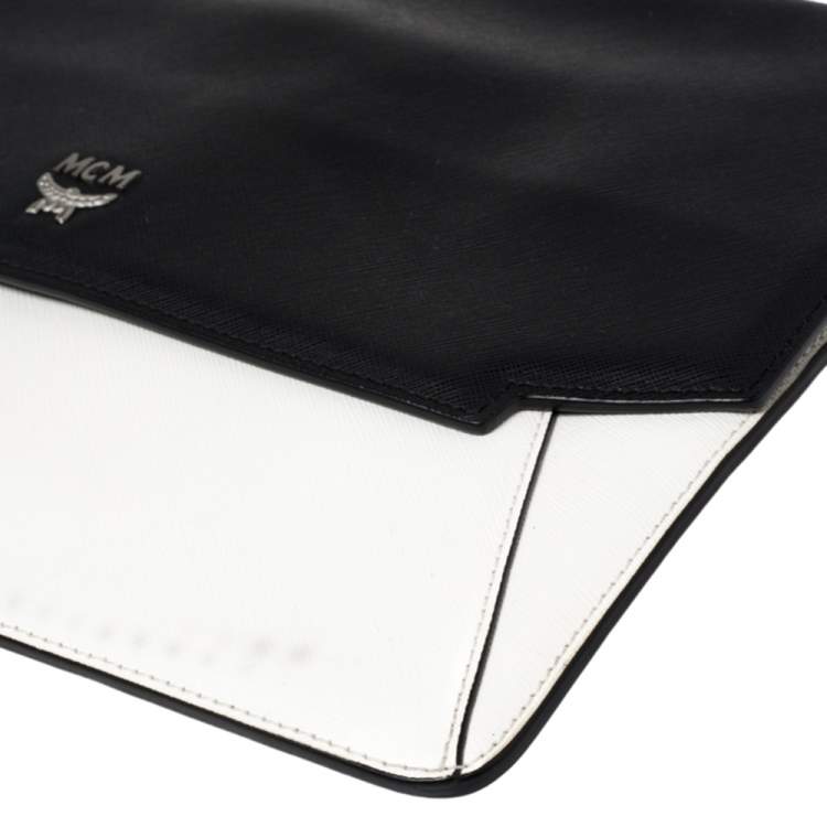 مملوكة مسبقًا MCM Black/White Leather Envelope Clutch