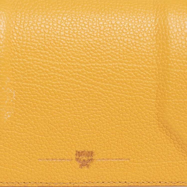 مملوكة مسبقًا MCM Yellow Leather Flap Chain Crossbody Bag