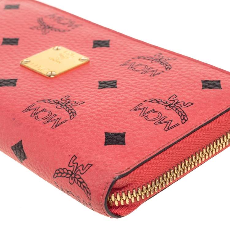 مملوكة مسبقًا MCM Strawberry Pink Visetos Leather Heritage Continental Wallet