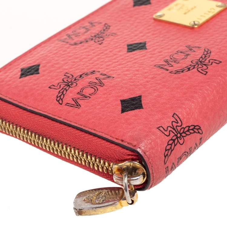 مملوكة مسبقًا MCM Strawberry Pink Visetos Leather Heritage Continental Wallet