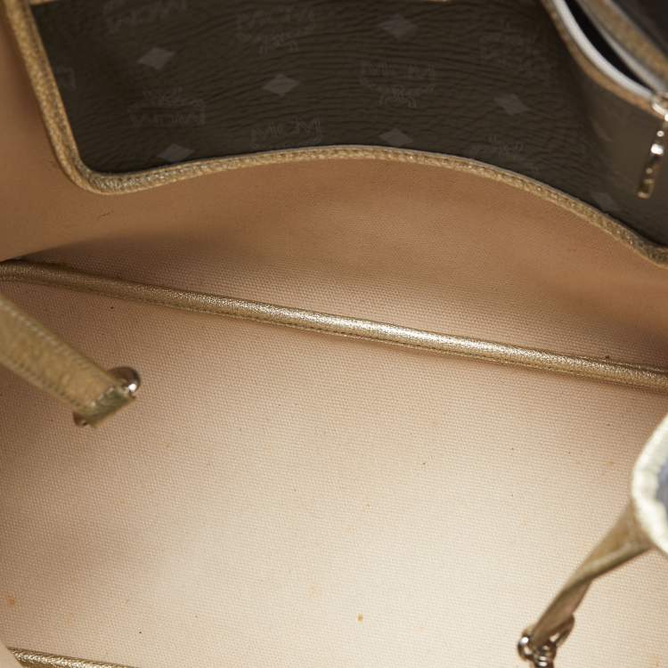 مملوكة مسبقًا MCM Dark Blue/Gold Visetos Coated Canvas Princess Lion Shopper Tote