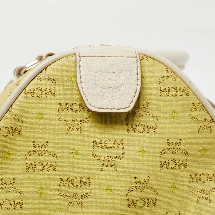 مملوكة مسبقًا MCM Lime/White Visetos Coated Canvas and Leather Boston Bag