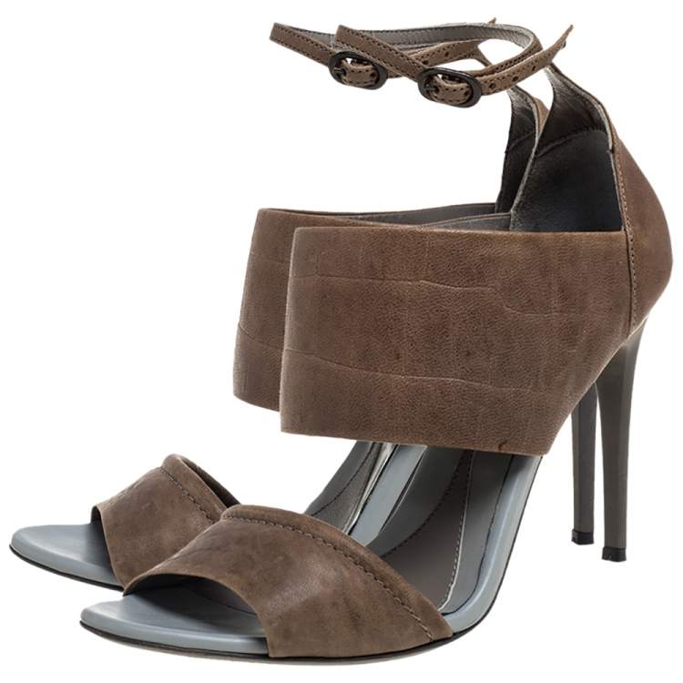 مملوكة مسبقًا  Alexander McQueen Brown/Grey Croc Embossed Leather Sandals Size 39