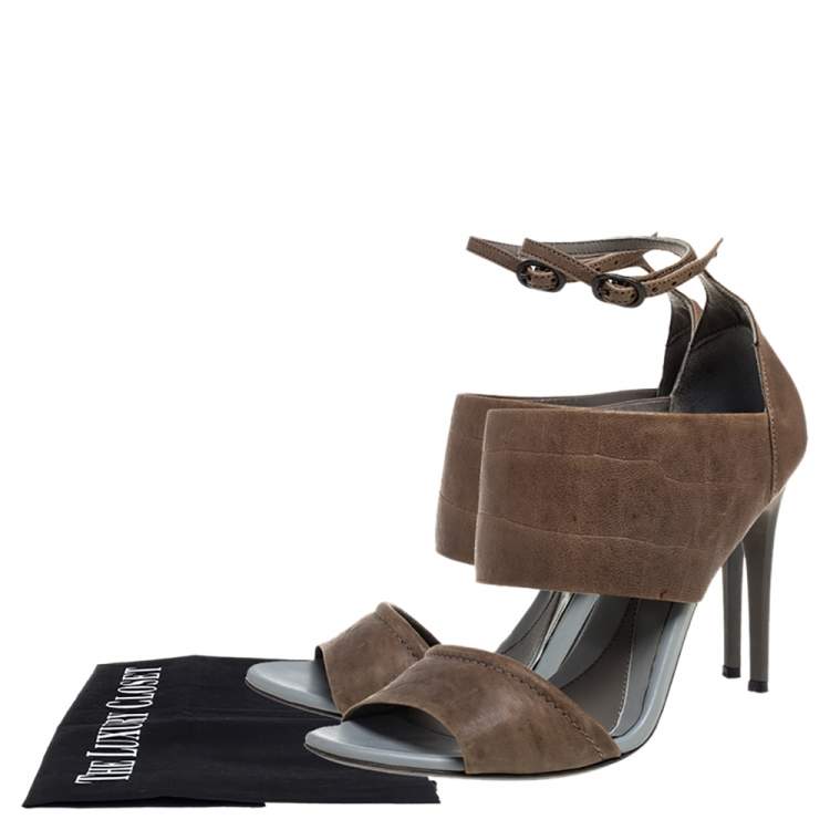مملوكة مسبقًا  Alexander McQueen Brown/Grey Croc Embossed Leather Sandals Size 39