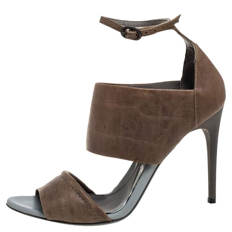 مملوكة مسبقًا  Alexander McQueen Brown/Grey Croc Embossed Leather Sandals Size 39