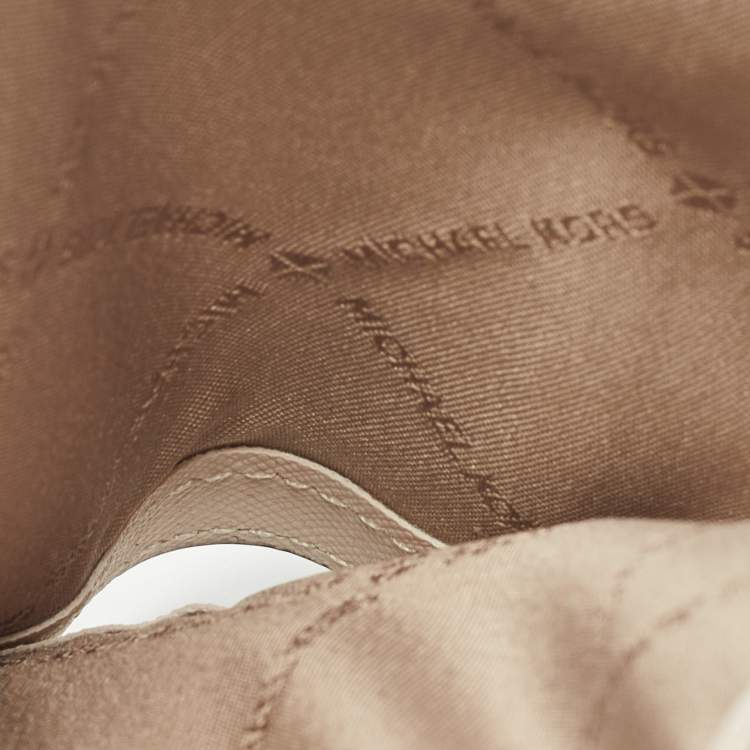 Pre Owned Michael Kors Cream Leather Jet Set Travel Compact Wallet