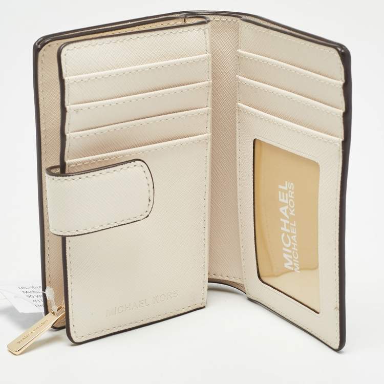 Pre Owned Michael Kors Cream Leather Jet Set Travel Compact Wallet