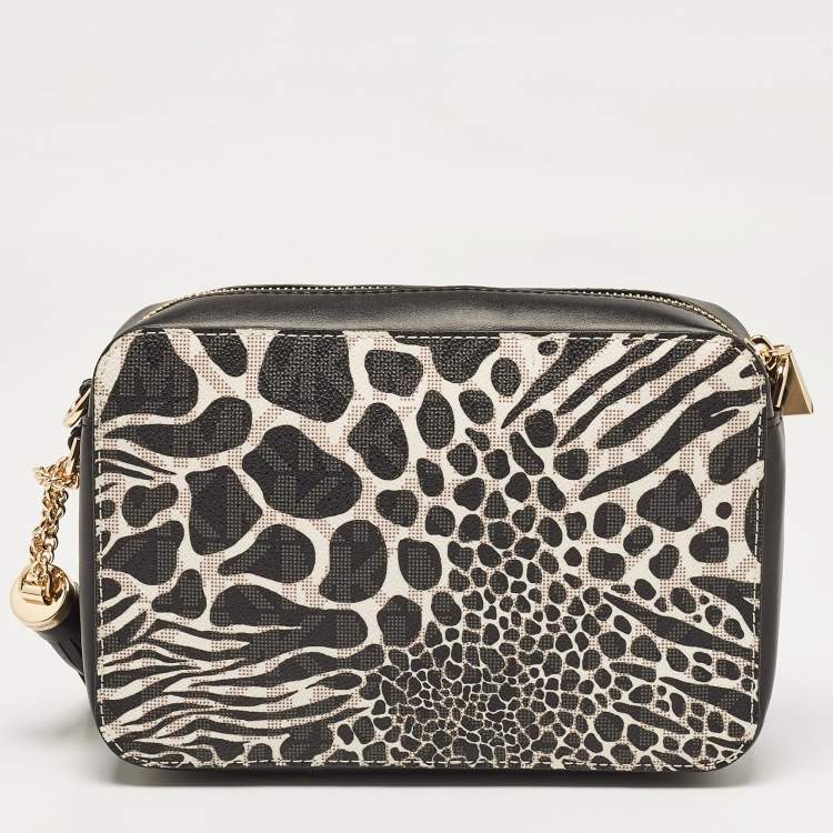 Pre Owned Michael Kors Black/White Printed Faux Leather Ginny Camera Crossbody Bag