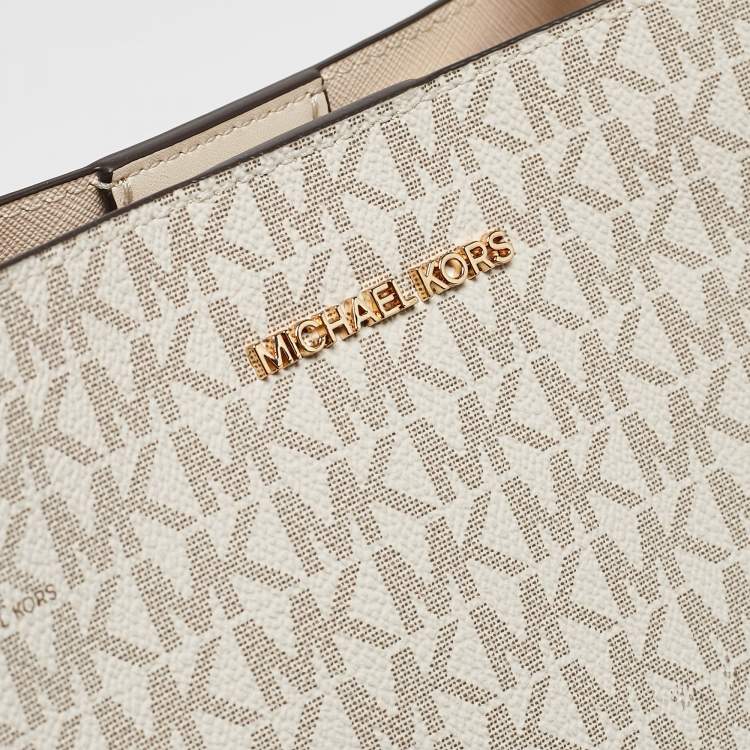 Pre Owned Michael Kors Off Signature White Coated Canvas and Leather Medium Pratt Bucket Bag