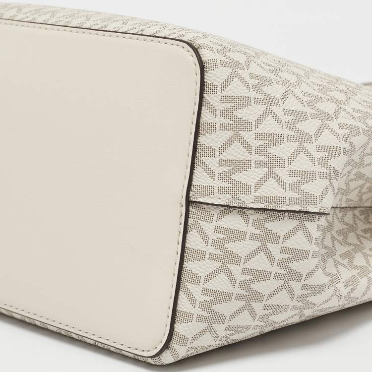 Pre Owned Michael Kors Off Signature White Coated Canvas and Leather Medium Pratt Bucket Bag