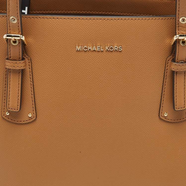 Pre Owned Michael Kors Brown Leather East West Voyager Tote