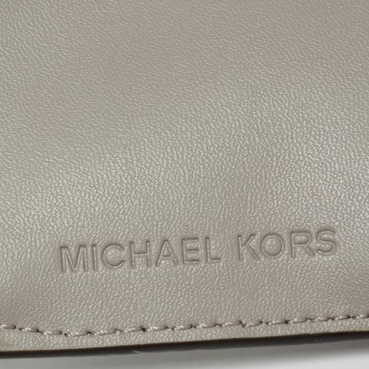 Pre Owned Michael Kors Greenwich Silver Croc Embossed Leather Trifold Wallet