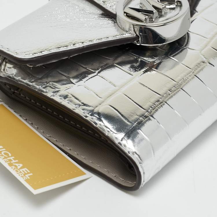 Pre Owned Michael Kors Greenwich Silver Croc Embossed Leather Trifold Wallet