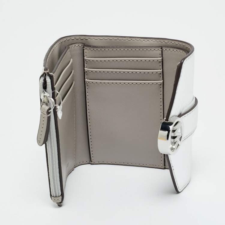 Pre Owned Michael Kors Greenwich Silver Croc Embossed Leather Trifold Wallet