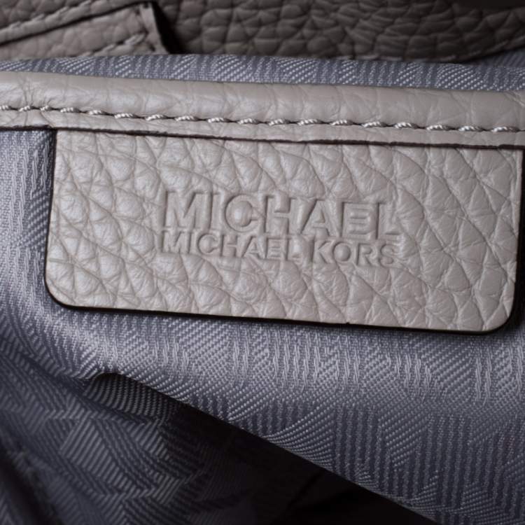Pre Owned  MICHAEL Michael Kors Light Beige Leather Drawstring Hobo
