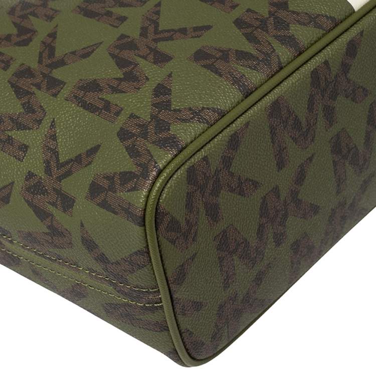 Pre Owned Michael Kors Green/Brown Signature Canvas Medium Carryall Tote