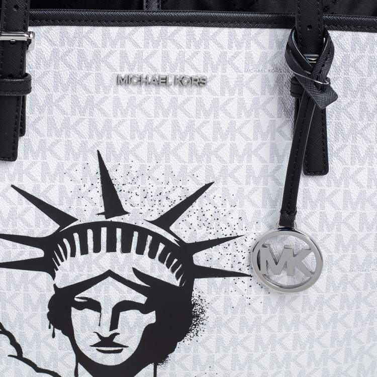 Pre Owned Michael Kors White/Black Coated Canvas Medium New York City Carryall Tote