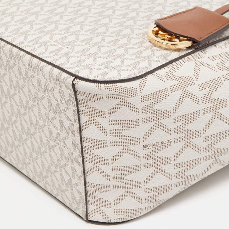 Pre Owned Michael Kors Off White Signature Coated Canvas Large Jet Set Chain Tote