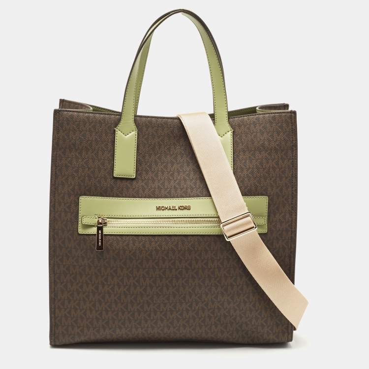 Michael Kors Kenly vs LV on the go Whats in my bag  YouTube