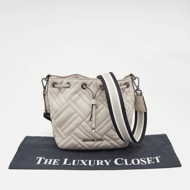 Pre Owned Michael Kors Grey Quilted Leather XS Peyton Bucket Crossbody Bag