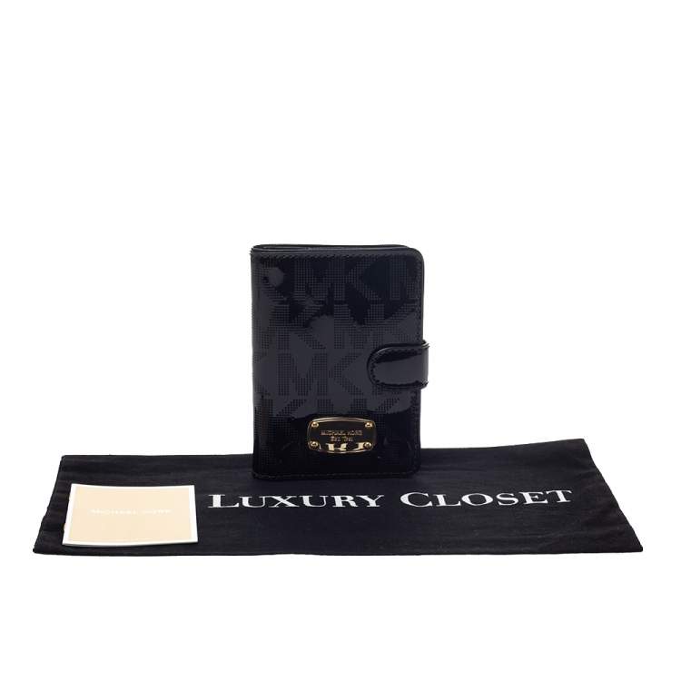 Pre Owned Michael Kors Black Perforated Signature Patent Leather Passport Holder