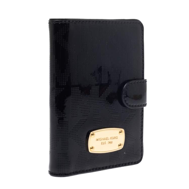 Pre Owned Michael Kors Black Perforated Signature Patent Leather Passport Holder
