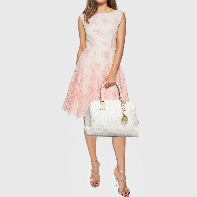 مملوكة مسبقًا Michael Kors Off White Signature Coated Canvas and Leather Charm Satchel