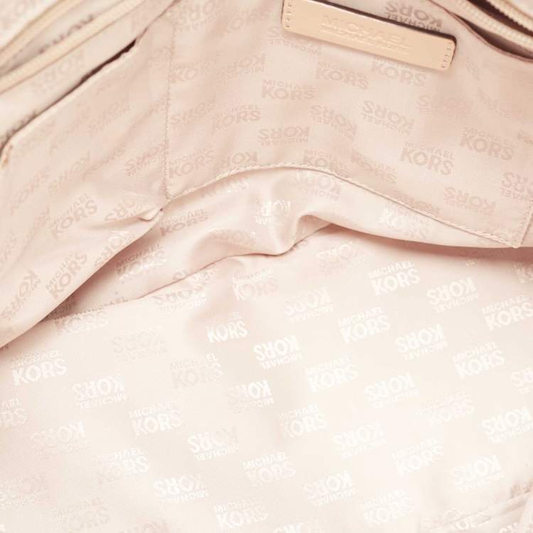 مملوكة مسبقًا Michael Kors Off White Signature Coated Canvas and Leather Charm Satchel