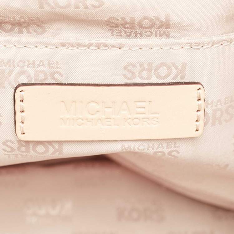 مملوكة مسبقًا Michael Kors Off White Signature Coated Canvas and Leather Charm Satchel
