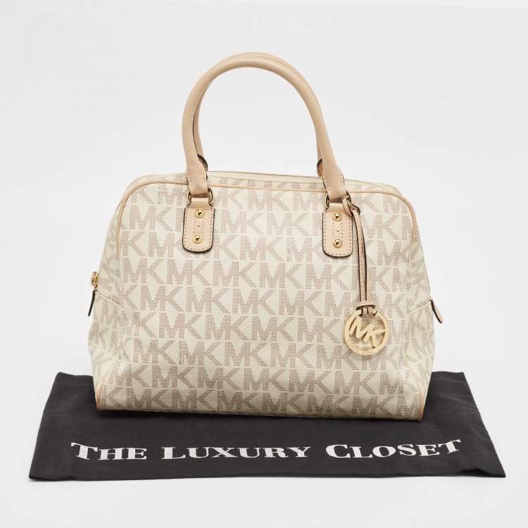 مملوكة مسبقًا Michael Kors Off White Signature Coated Canvas and Leather Charm Satchel