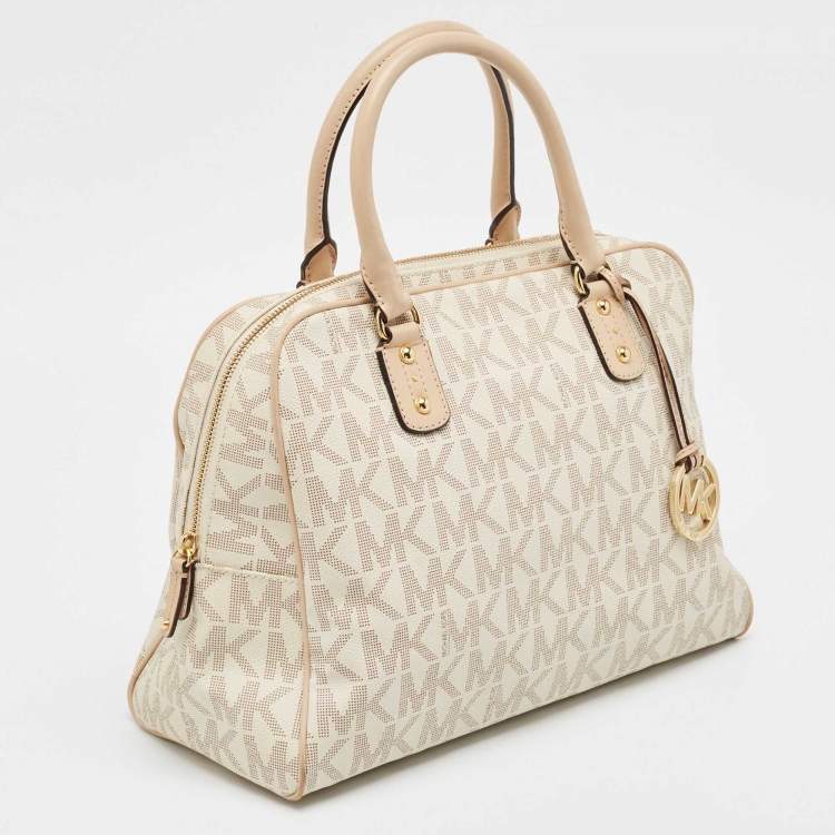 مملوكة مسبقًا Michael Kors Off White Signature Coated Canvas and Leather Charm Satchel