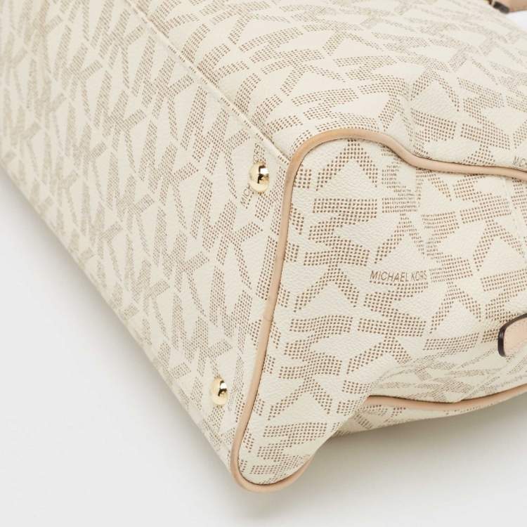 مملوكة مسبقًا Michael Kors Off White Signature Coated Canvas and Leather Charm Satchel