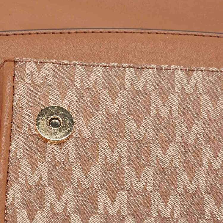 مملوكة مسبقًا Michael Kors Brown Signature Canvas Large Heather Shoulder Bag
