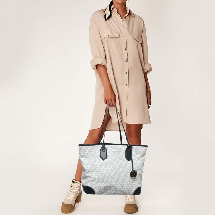 Pre Owned Michael Kors Navy Blue/White Signature Coated Canvas and Leather Large Eva Tote