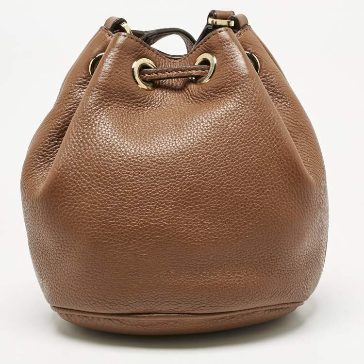 مملوكة مسبقًا Michael Kors Brown Leather Jules Drawstring Bucket Bag