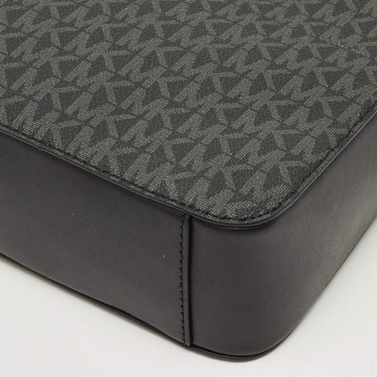 Pre Owned Michael Kors Black Signature Coated Canvas Jet Set Crossbody Bag